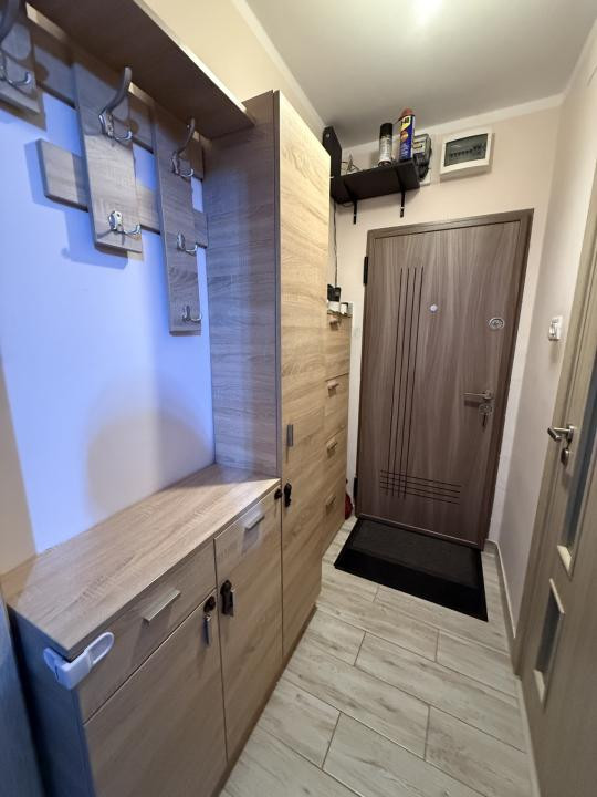 Apartament renovat, 2 camere, etaj 1 - Piata Doina