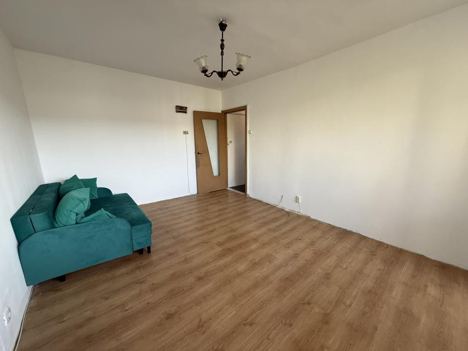 Apartament cu 3 camere, etaj 3, semidecomandat - Dacia