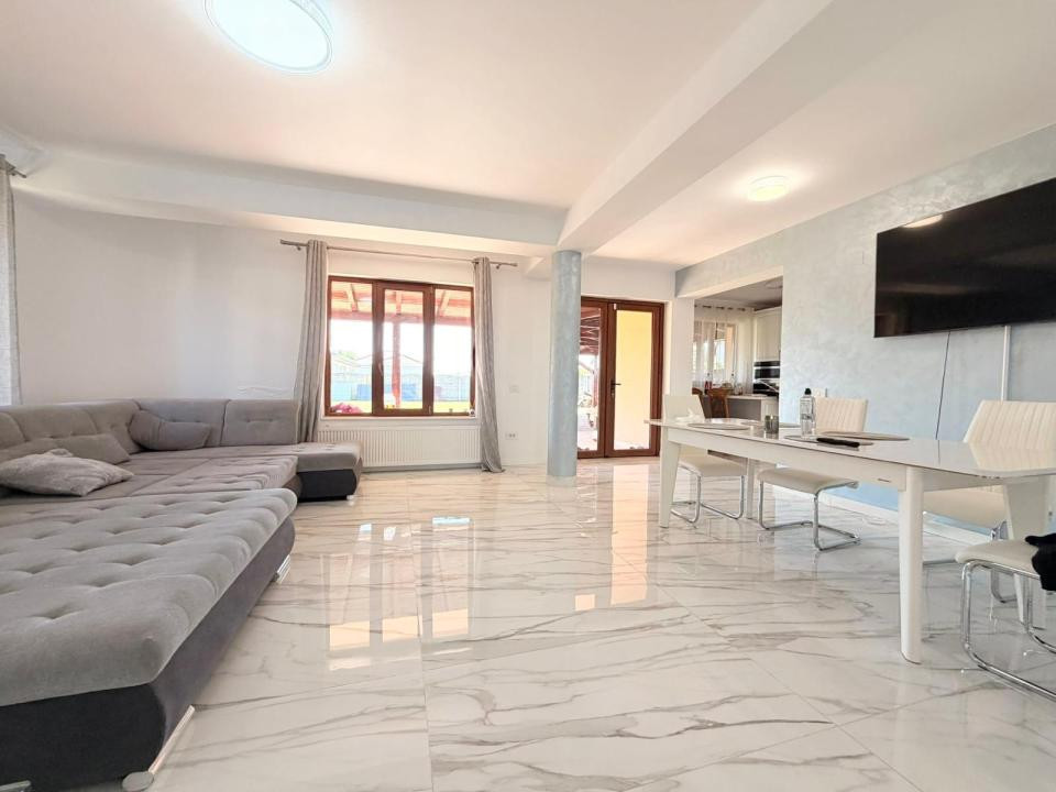 Casa Individuala mobilata cu 5 camere + terasa 75mp - Mosnita Noua
