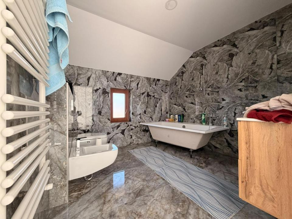 Casa Individuala mobilata cu 5 camere + terasa 75mp - Mosnita Noua