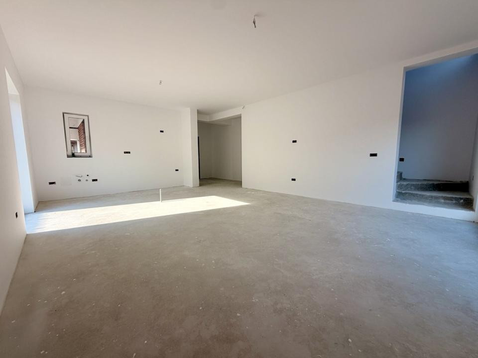 Duplex semicentral cu 4 camere - Dumbravita