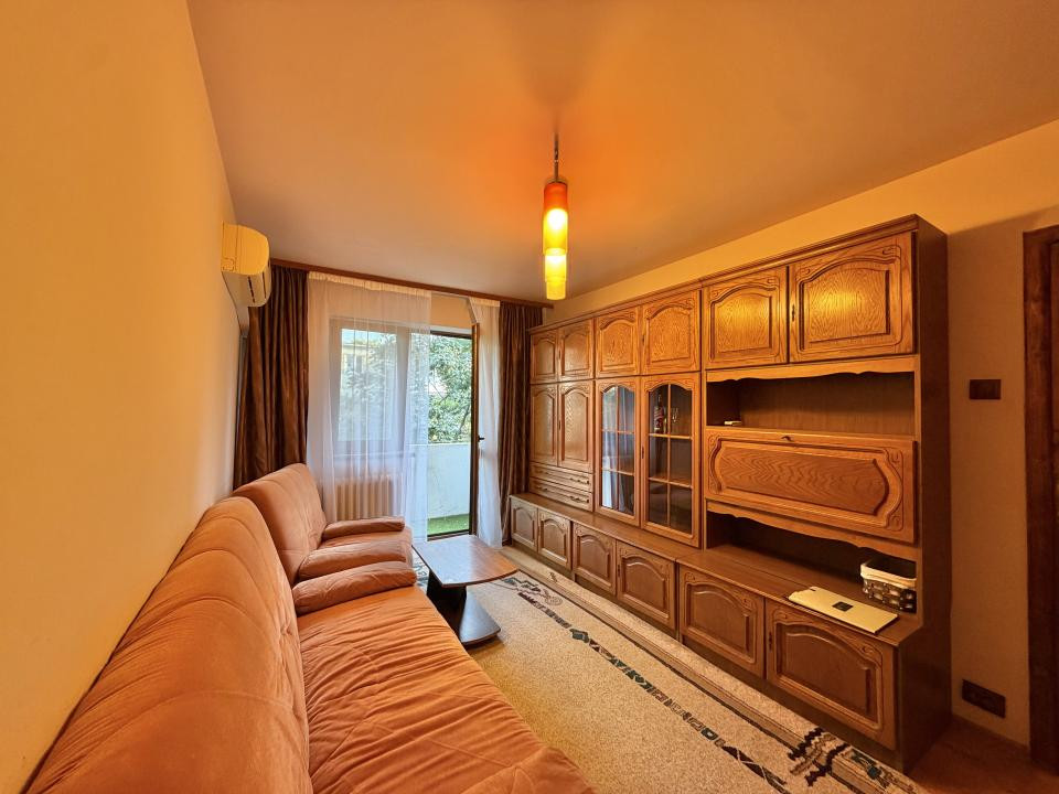 Apartament 4 camere, semidecomandat, etaj 3, zona Dacia 
