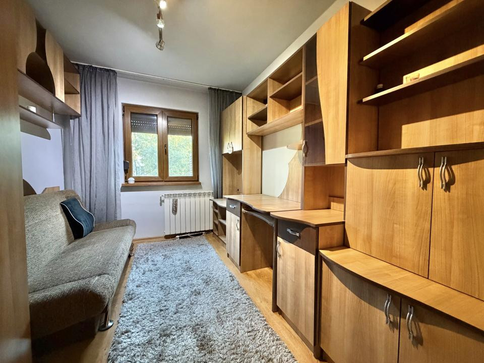 Apartament 4 camere, semidecomandat, etaj 3, zona Dacia 