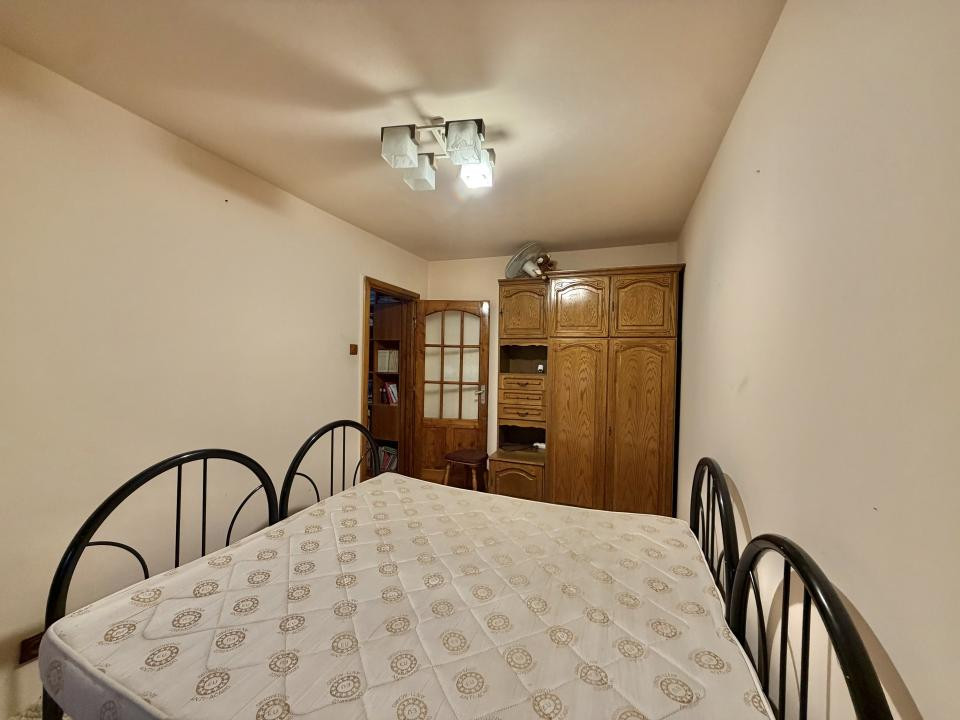 Apartament 4 camere, semidecomandat, etaj 3, zona Dacia 