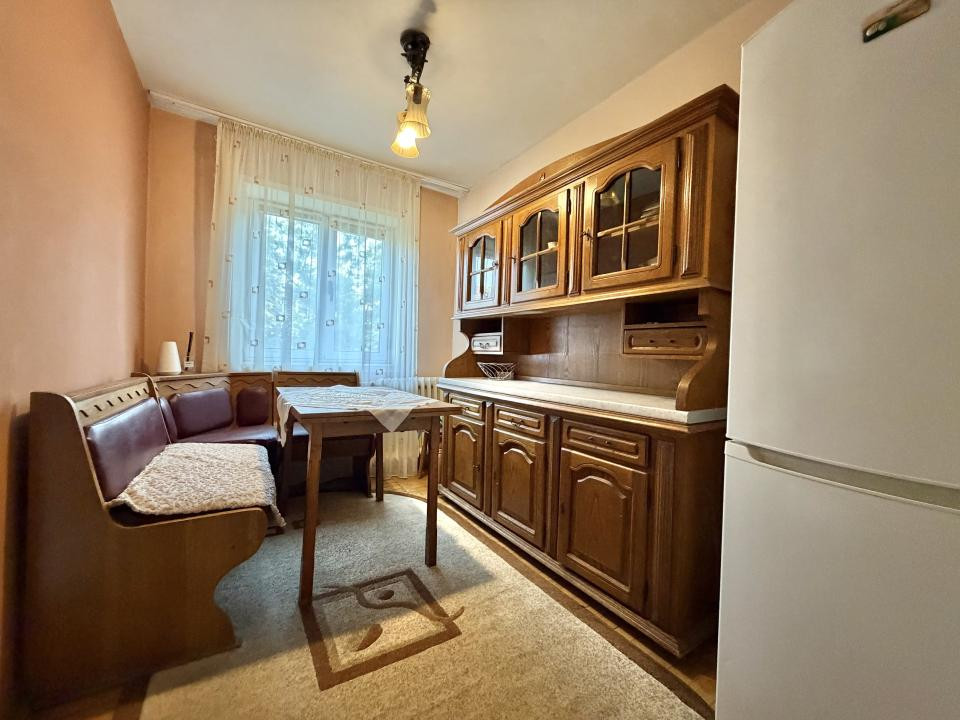 Apartament 4 camere, semidecomandat, etaj 3, zona Dacia 