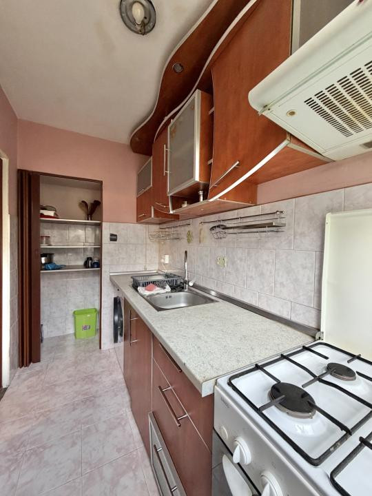 Apartament 4 camere, semidecomandat, etaj 3, zona Dacia 