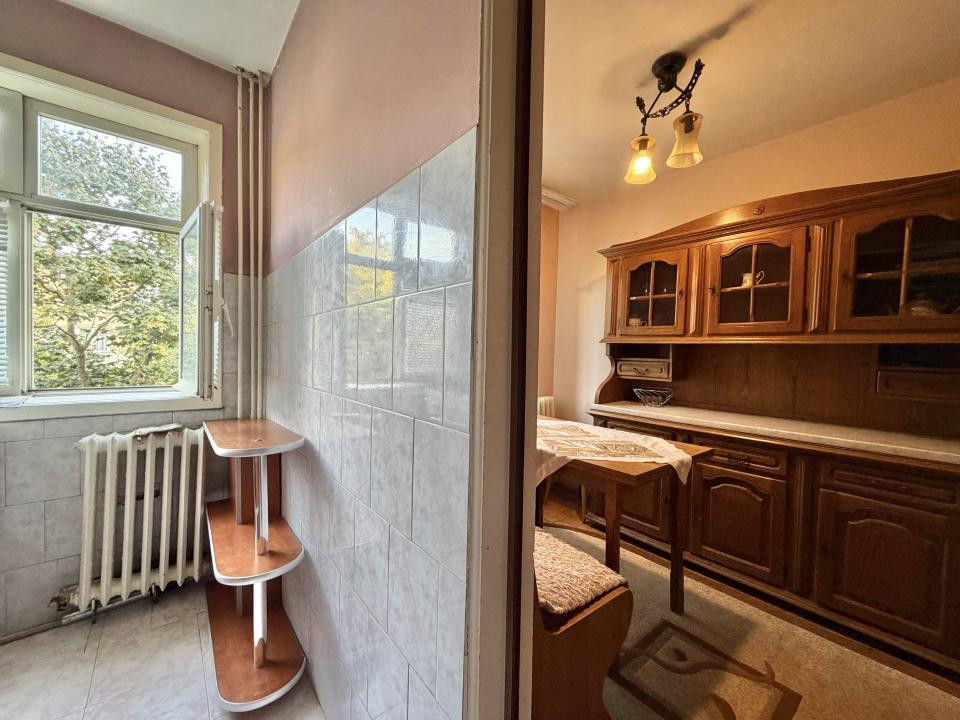 Apartament 4 camere, semidecomandat, etaj 3, zona Dacia 
