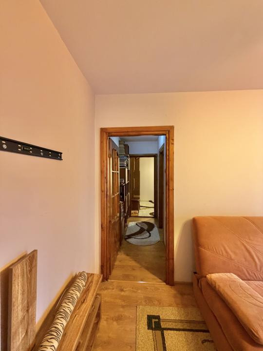 Apartament 4 camere, semidecomandat, etaj 3, zona Dacia 