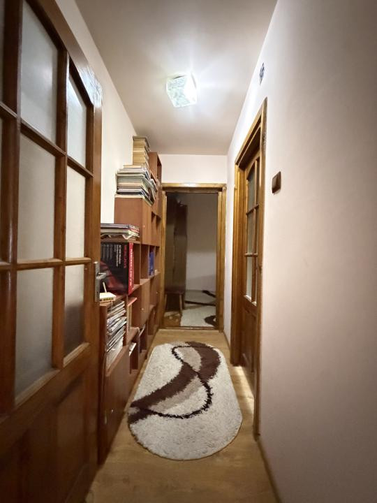 Apartament 4 camere, semidecomandat, etaj 3, zona Dacia 
