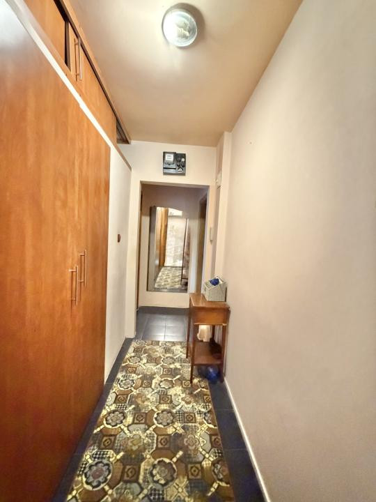 Apartament 4 camere, semidecomandat, etaj 3, zona Dacia 