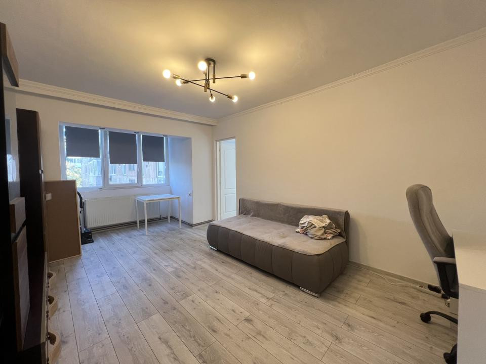 Apartament, 2 camere, 40 mp utili, etaj 3, centrala proprie -Girocului