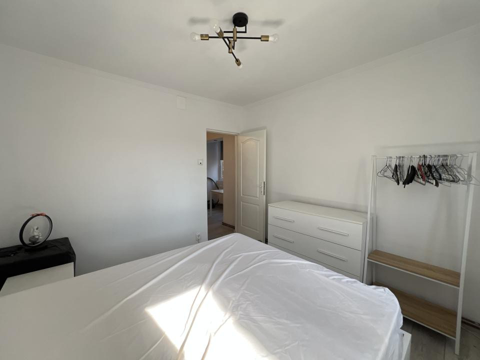 Apartament, 2 camere, 40 mp utili, etaj 3, centrala proprie -Girocului