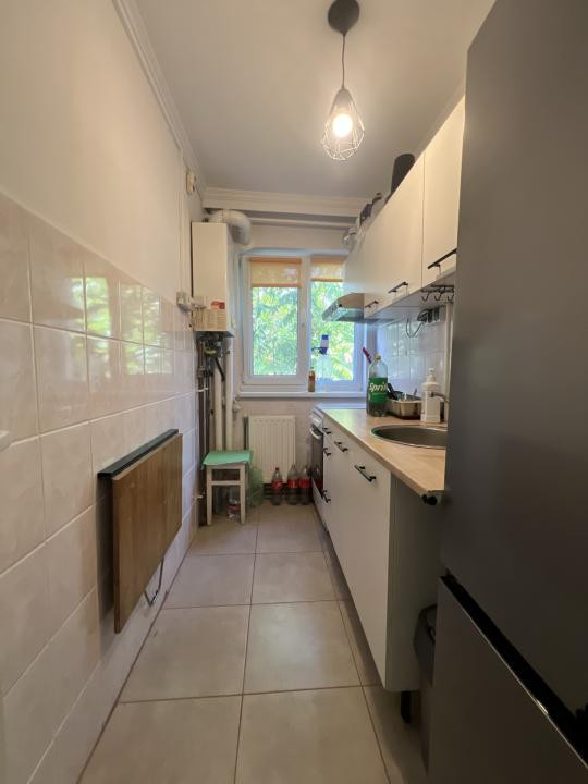 Apartament, 2 camere, 40 mp utili, etaj 3, centrala proprie -Girocului
