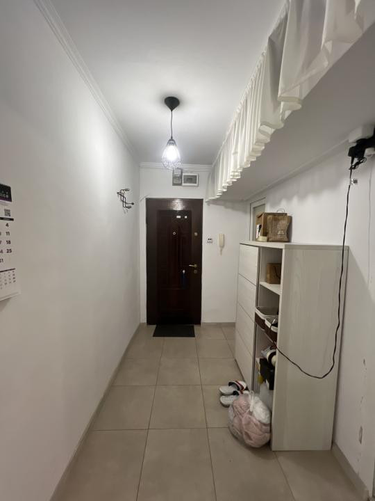 Apartament, 2 camere, 40 mp utili, etaj 3, centrala proprie -Girocului