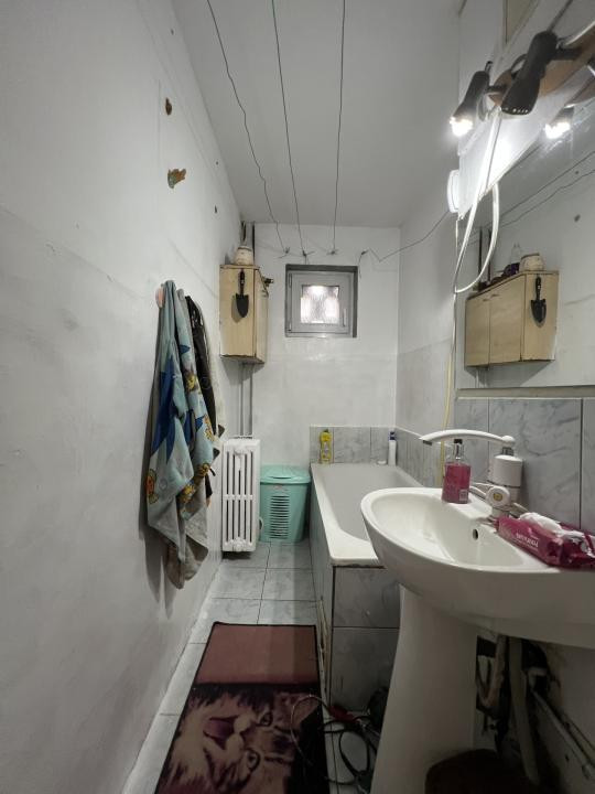 Apartament cu 3 camere, 47 mp utili, etaj 1 - zona Girocului