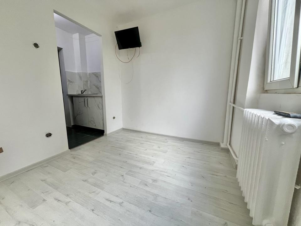  Garsoniera, 12 mp, etaj 2 - Zona Take Ionescu
