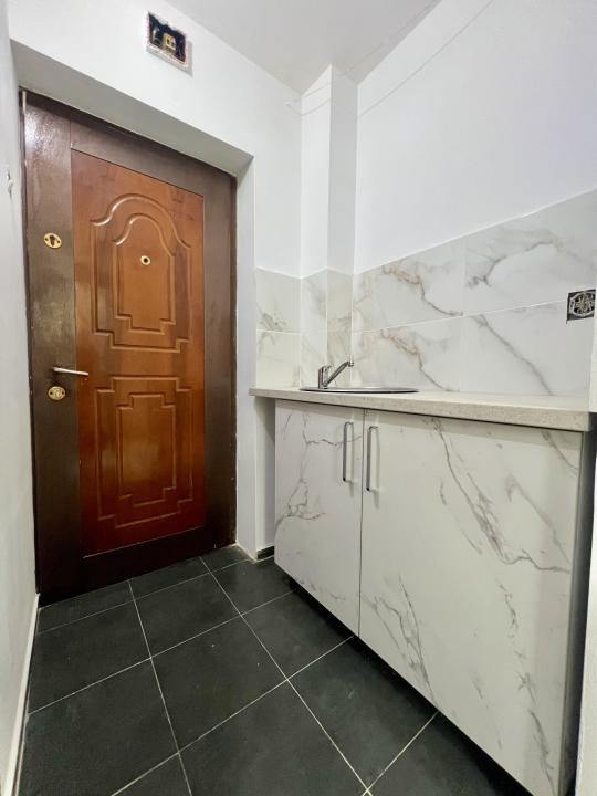  Garsoniera, 12 mp, etaj 2 - Zona Take Ionescu