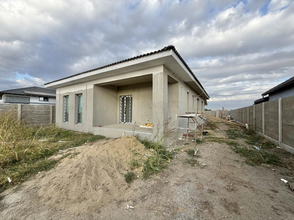Casa individuala, 4 camere, 100mp utili, 533mp teren in Sanmihaiul Roman 