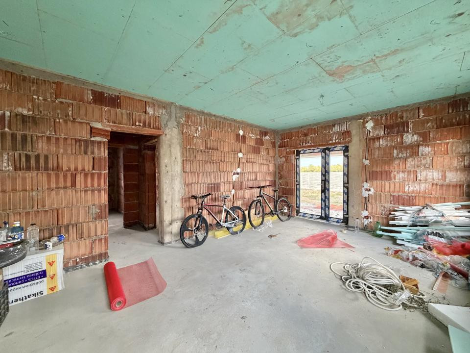 Casa individuala, 4 camere, 100mp utili, 533mp teren in Sanmihaiul Roman 