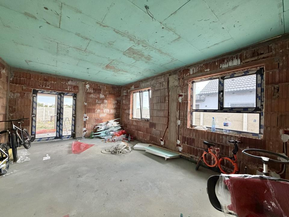 Casa individuala, 4 camere, 100mp utili, 533mp teren in Sanmihaiul Roman 