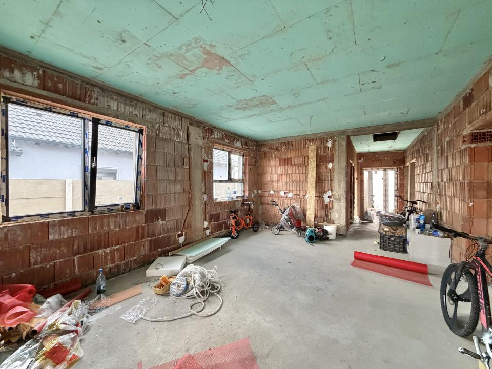 Casa individuala, 4 camere, 100mp utili, 533mp teren in Sanmihaiul Roman 