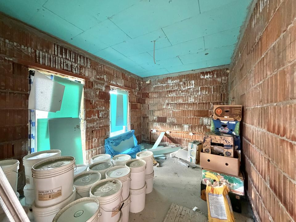 Casa individuala, 4 camere, 100mp utili, 533mp teren in Sanmihaiul Roman 