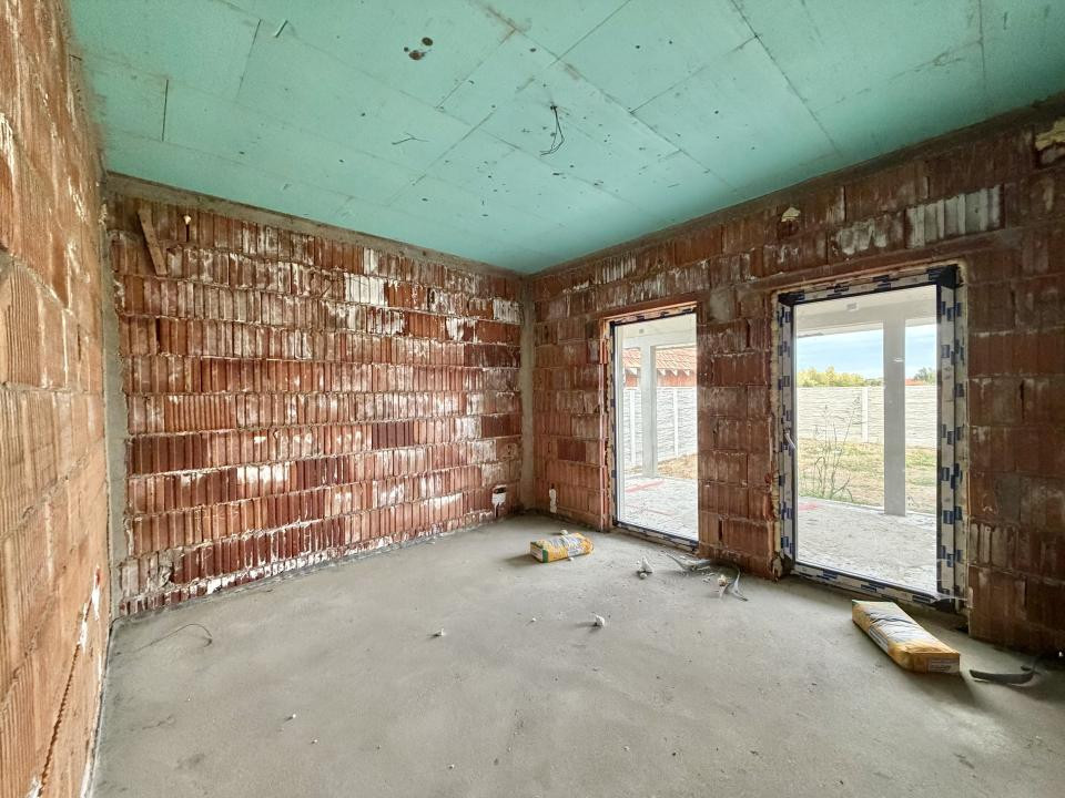 Casa individuala, 4 camere, 100mp utili, 533mp teren in Sanmihaiul Roman 