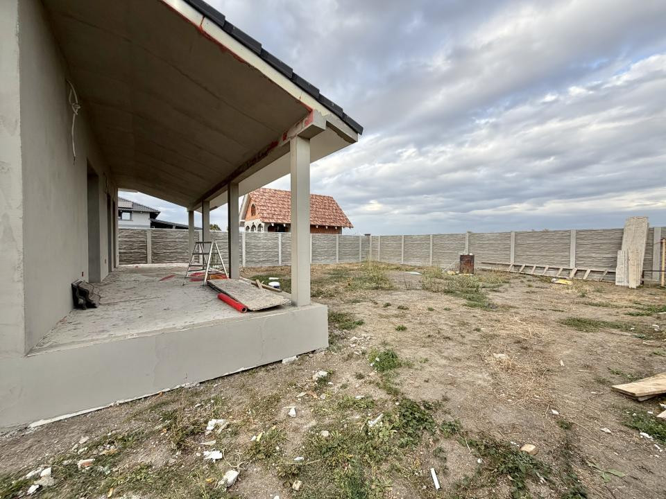 Casa individuala, 4 camere, 100mp utili, 533mp teren in Sanmihaiul Roman 