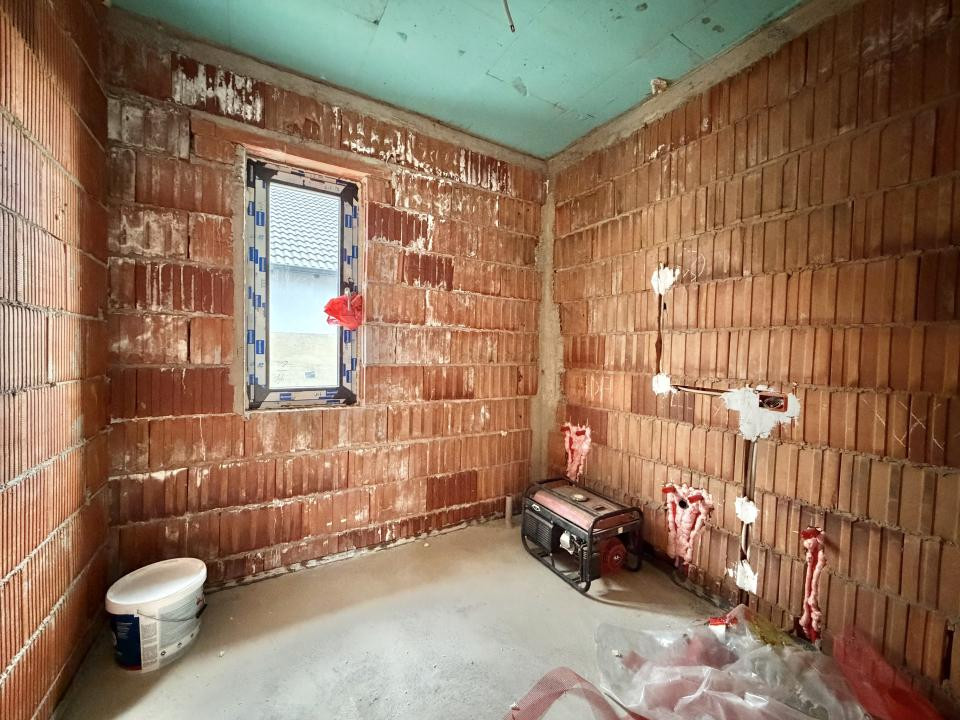 Casa individuala, 4 camere, 100mp utili, 533mp teren in Sanmihaiul Roman 