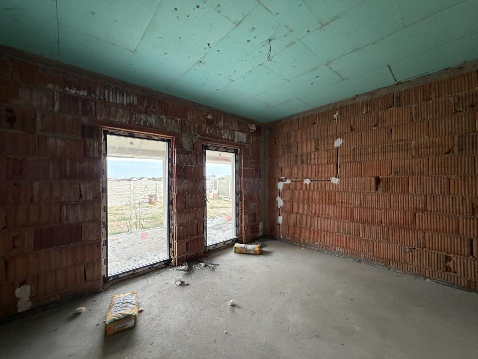 Casa individuala, 4 camere, 100mp utili, 533mp teren in Sanmihaiul Roman 
