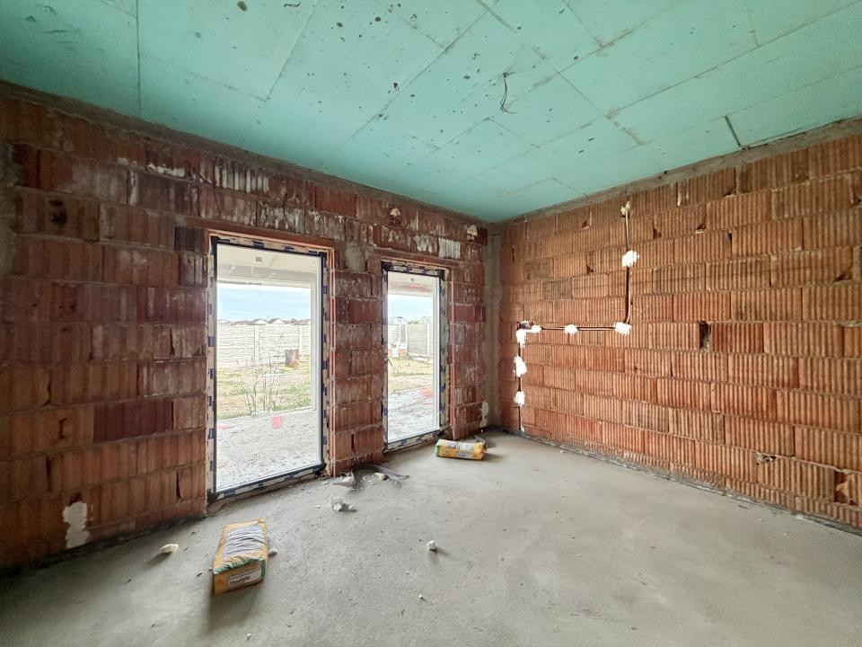 Casa individuala, 4 camere, 100mp utili, 533mp teren in Sanmihaiul Roman 