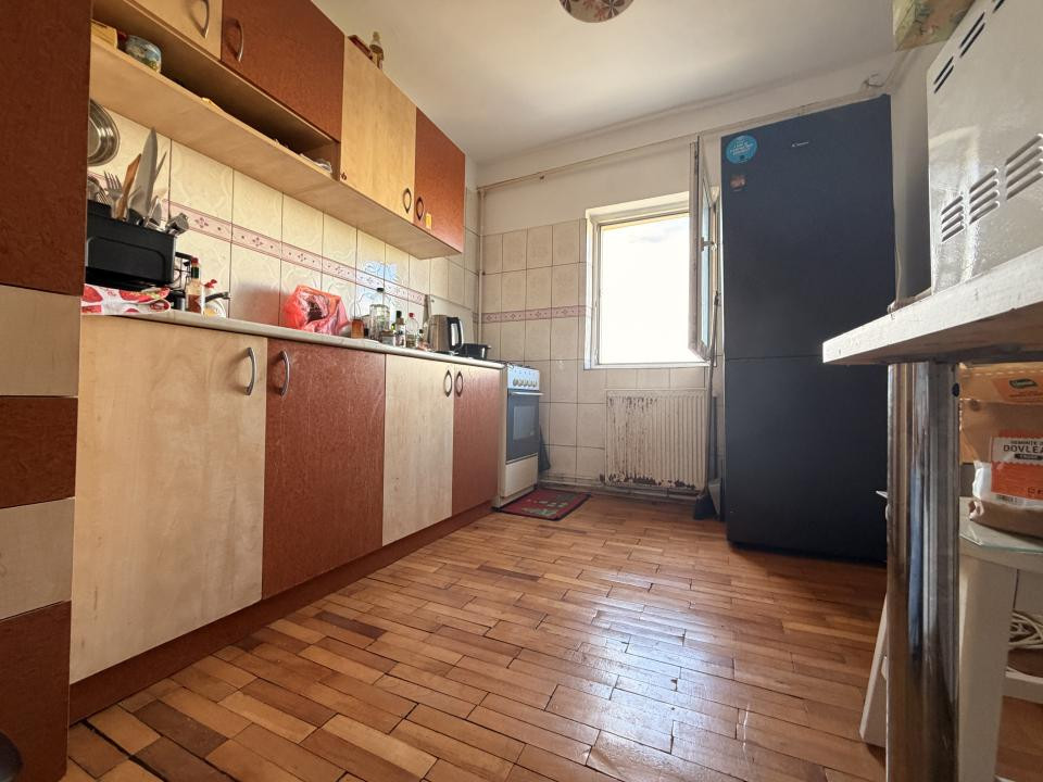 Apartament 2 camere, semidecomandat, 43 mp utili, etaj 4 -Soarelui 
