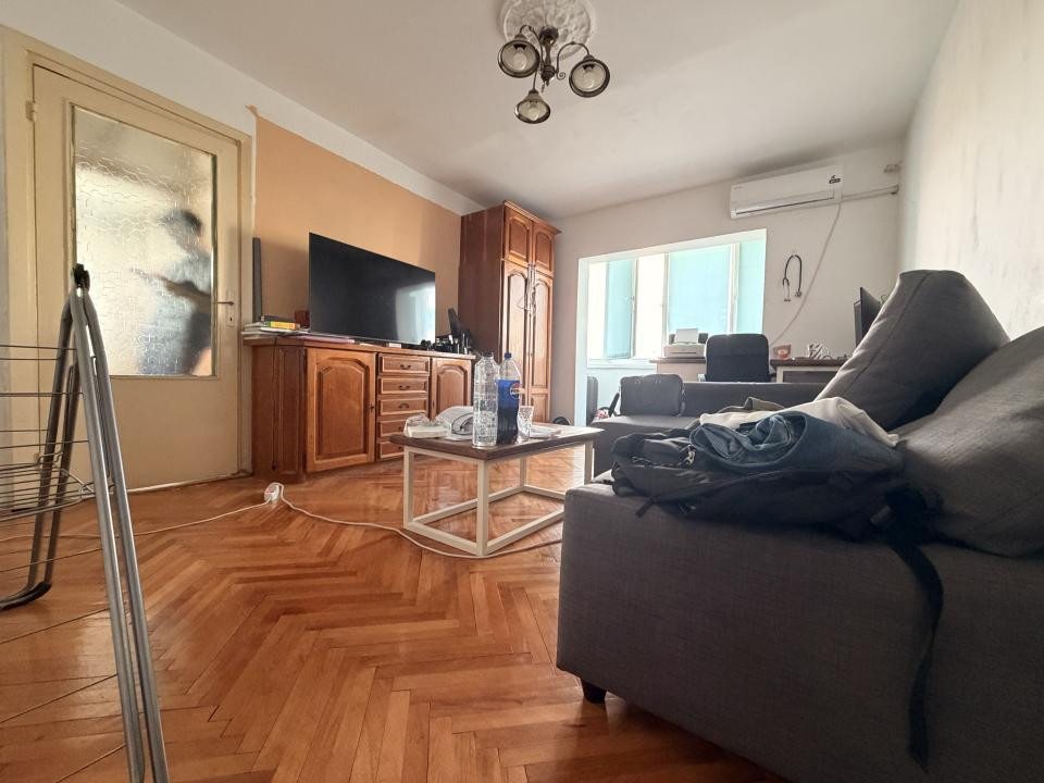 Apartament 2 camere, semidecomandat, 43 mp utili, etaj 4 -Soarelui 
