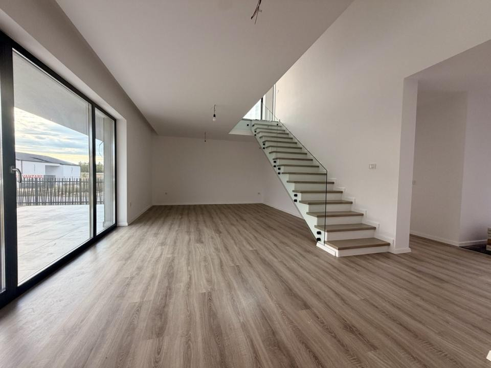 Casa individuala, design deosebit, 4 camere - Giarmata Mare