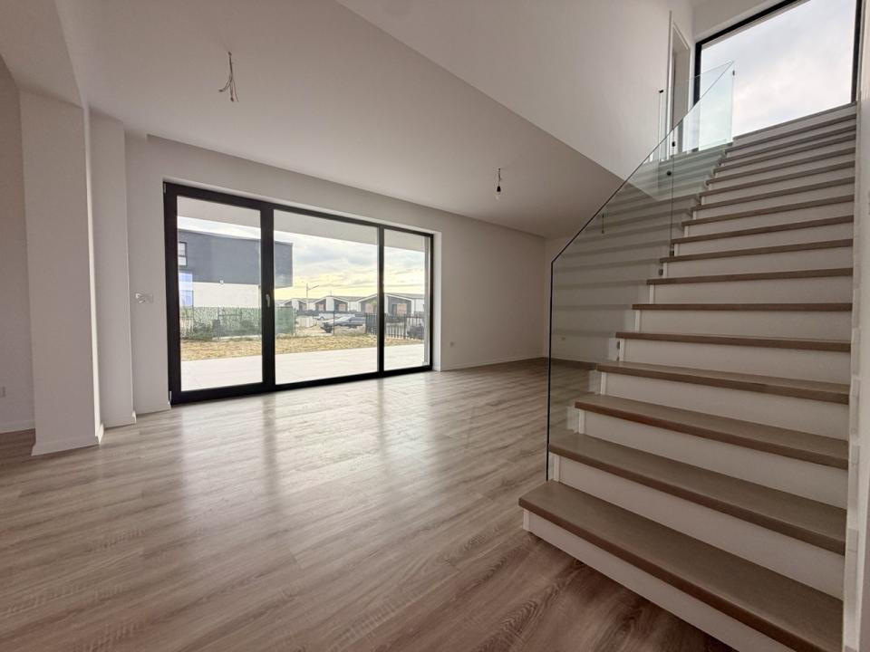 Casa individuala, design deosebit, 4 camere - Giarmata Mare