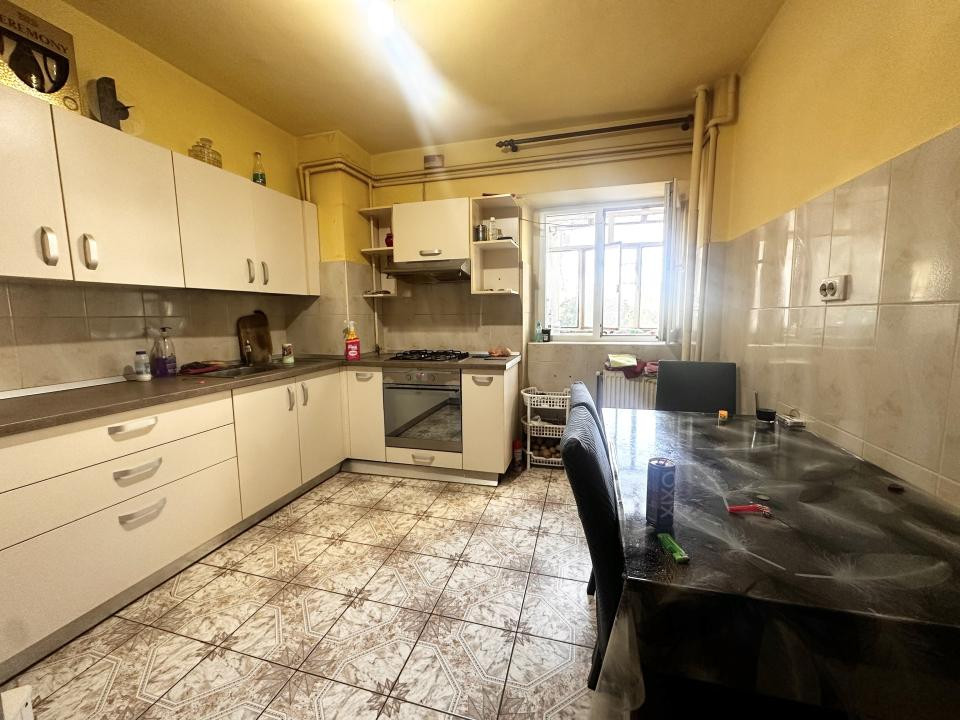 Apartament cu 4 camere, 95 mp utili - zona Calea Sagului