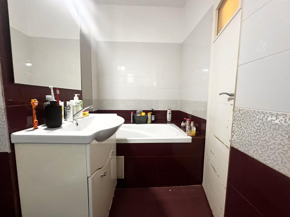 Apartament cu 4 camere, 95 mp utili - zona Calea Sagului