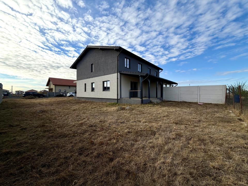 Duplex la rosu, 4 camere, 118 utili, 389 mp teren - Sanandrei