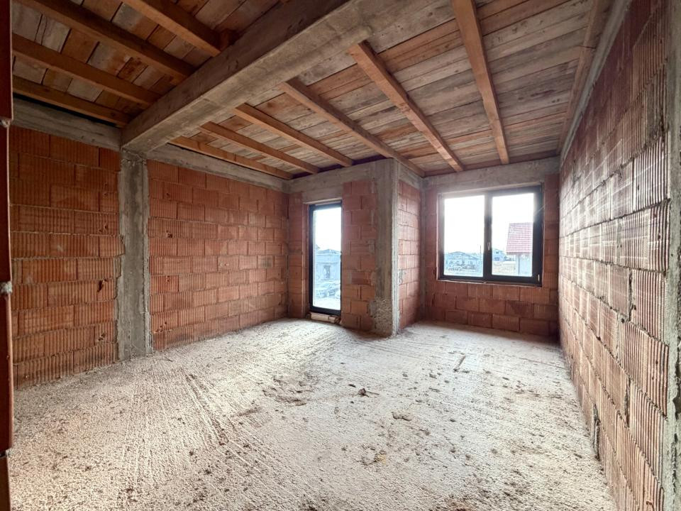 Duplex la rosu, 4 camere, 118 utili, 389 mp teren - Sanandrei