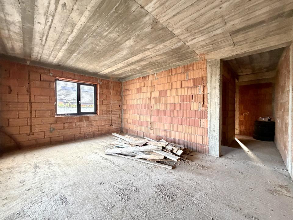 Duplex la rosu, 4 camere, 118 utili, 389 mp teren - Sanandrei