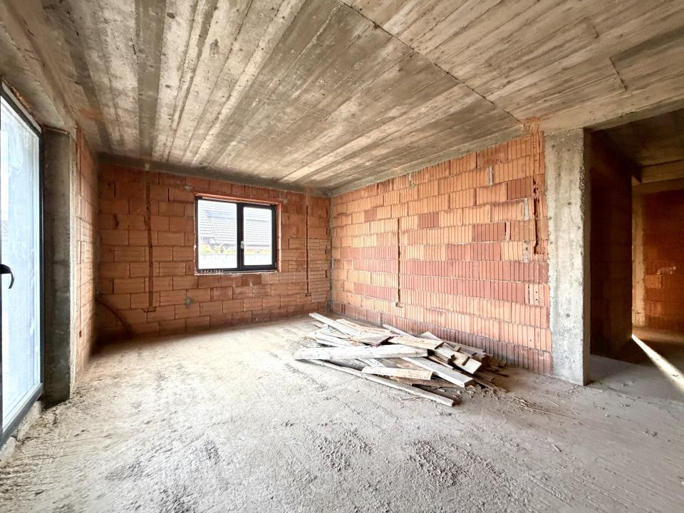 Duplex la rosu, 4 camere, 118 utili, 389 mp teren - Sanandrei