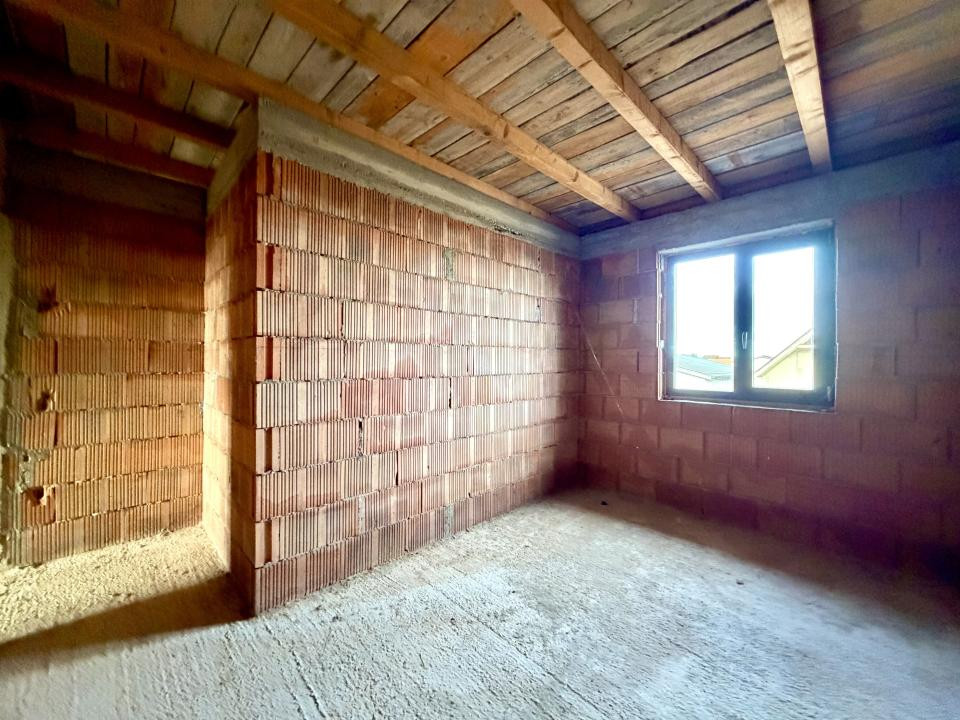 Duplex la rosu, 4 camere, 118 utili, 389 mp teren - Sanandrei