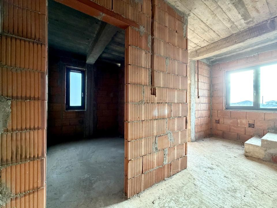Duplex la rosu, 4 camere, 118 utili, 389 mp teren - Sanandrei