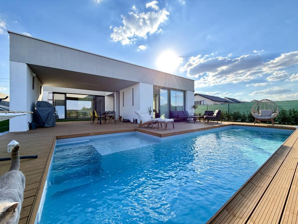 Casa individuala cu piscina, 100 utili, 400 mp teren - Dumbravita