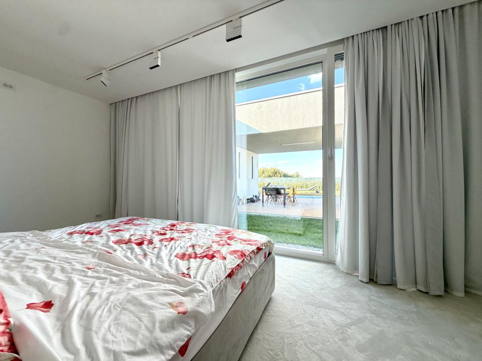 Casa individuala cu piscina, 100 utili, 400 mp teren - Dumbravita