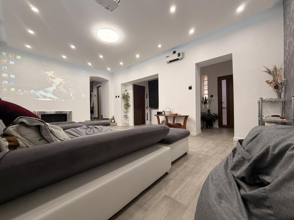 Casa individuala 171 mp utili, 411 mp teren, panouri solare -Zona Dambovita 
