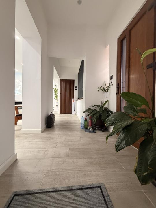 Casa individuala 171 mp utili, 411 mp teren, panouri solare -Zona Dambovita 
