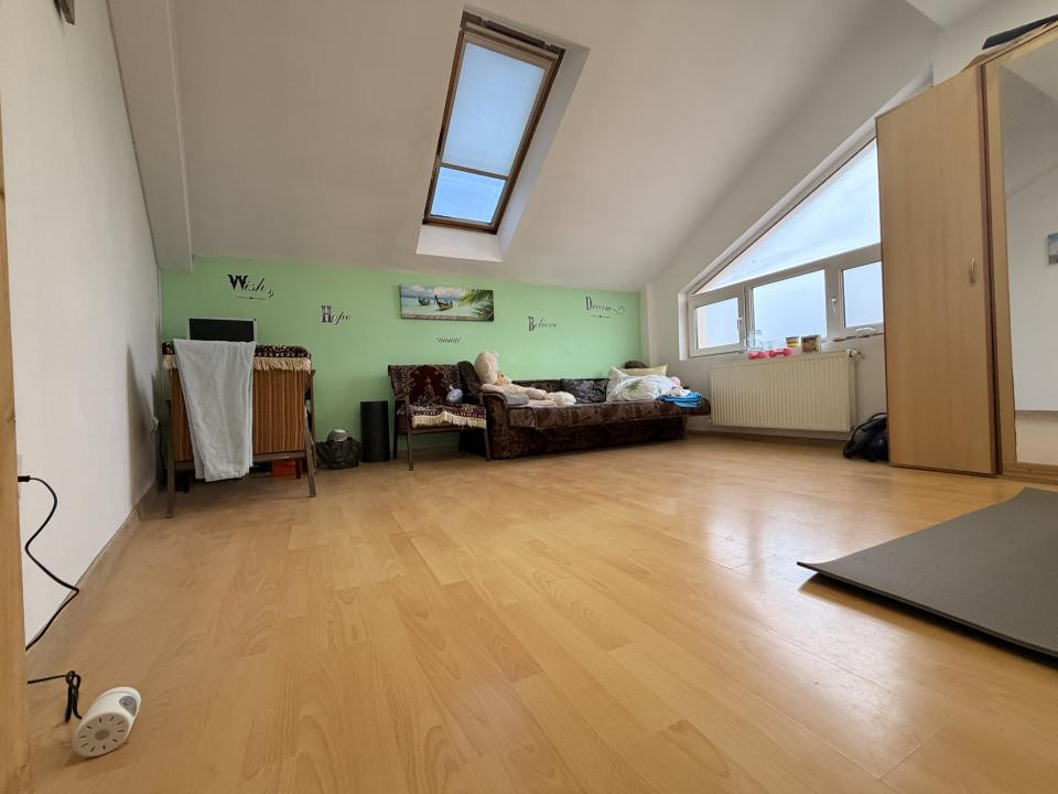 Casa individuala 171 mp utili, 411 mp teren, panouri solare -Zona Dambovita 