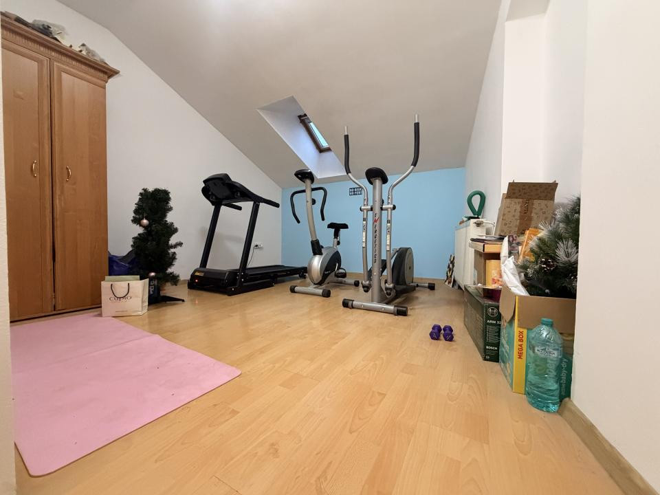 Casa individuala 171 mp utili, 411 mp teren, panouri solare -Zona Dambovita 
