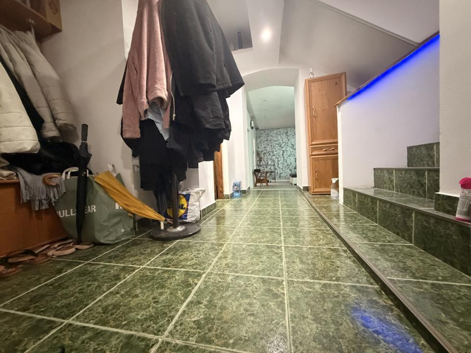 Casa individuala 171 mp utili, 411 mp teren, panouri solare -Zona Dambovita 